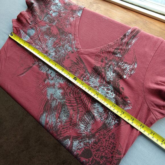 Calvin Klein Jeans Red V-neck T-shirt Large silver & black feather pattern tee - Picture 9 of 12